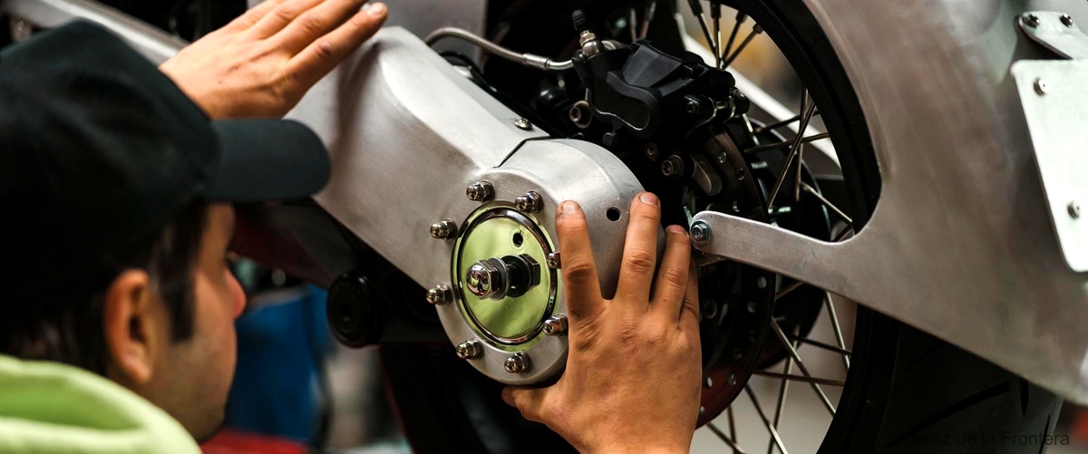 ¿Qué se estudia para reparar motocicletas en un taller en Jerez de la Frontera?